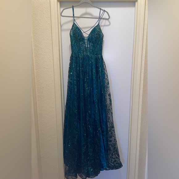 Gorgeous sequined, aqua-green, prom dress - Picture 3 of 7